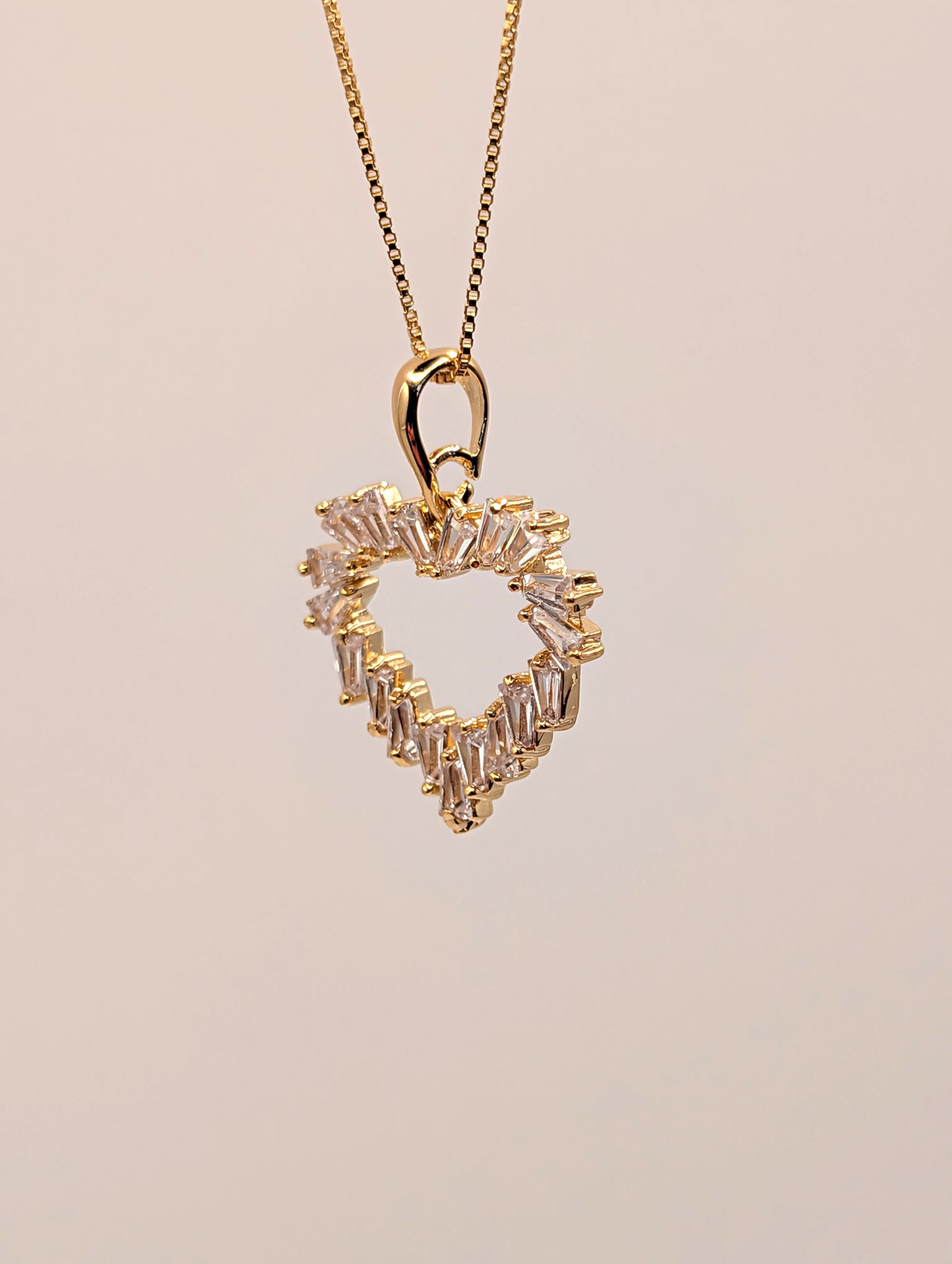 Cuore di Luce Necklace – Gold Heart with Baguette Zirconias